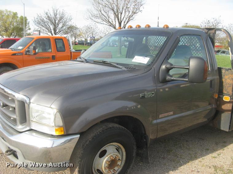 image for item L3903 2004 Ford F350 Super Duty XLT flatbed pickup truck