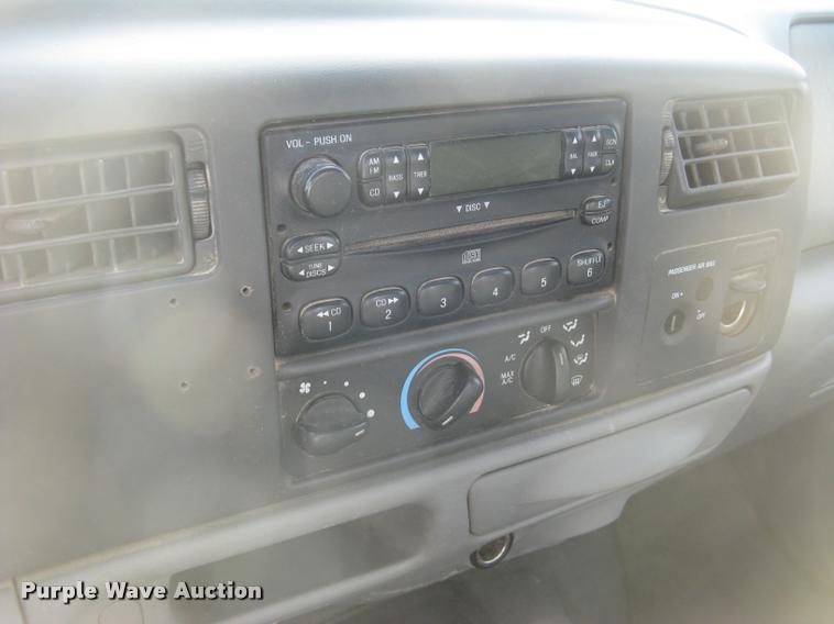 image for item L3903 2004 Ford F350 Super Duty XLT flatbed pickup truck