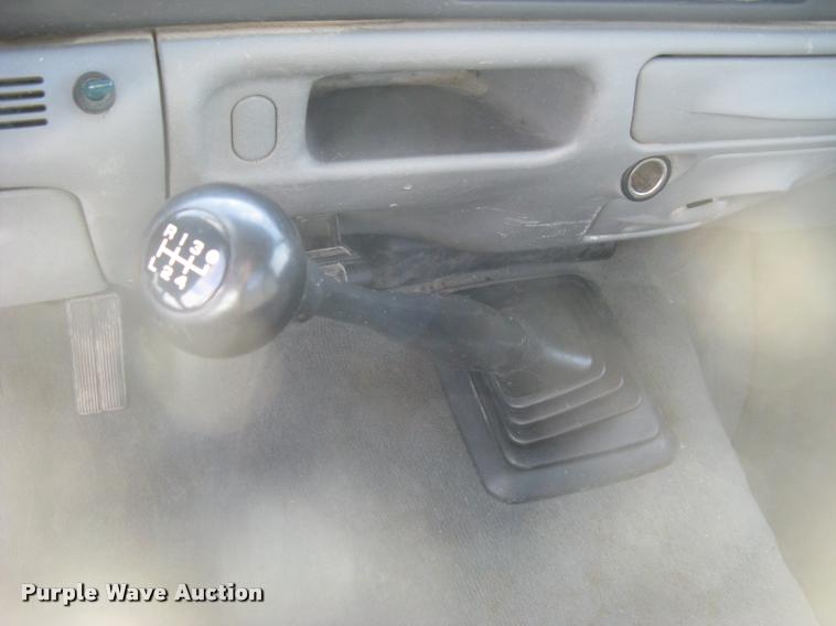 image for item L3903 2004 Ford F350 Super Duty XLT flatbed pickup truck