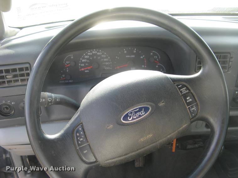 image for item L3903 2004 Ford F350 Super Duty XLT flatbed pickup truck