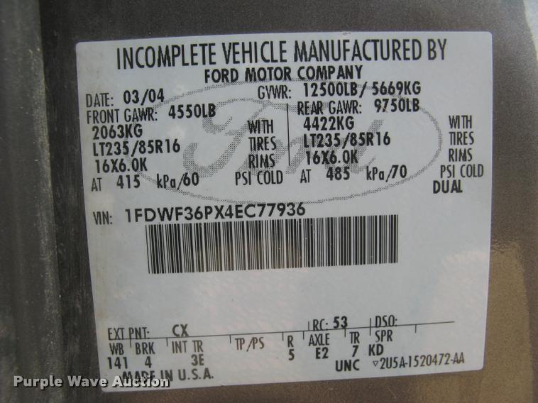 image for item L3903 2004 Ford F350 Super Duty XLT flatbed pickup truck