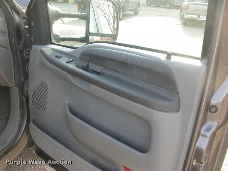 image for item L3903 2004 Ford F350 Super Duty XLT flatbed pickup truck