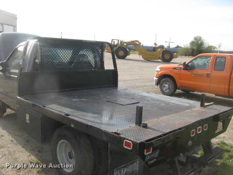 image for item L3903 2004 Ford F350 Super Duty XLT flatbed pickup truck