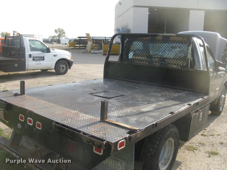 image for item L3903 2004 Ford F350 Super Duty XLT flatbed pickup truck