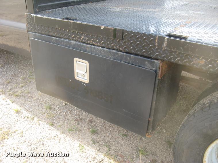 image for item L3903 2004 Ford F350 Super Duty XLT flatbed pickup truck