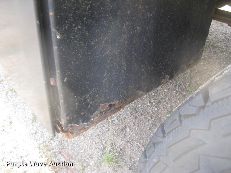 image for item L3903 2004 Ford F350 Super Duty XLT flatbed pickup truck