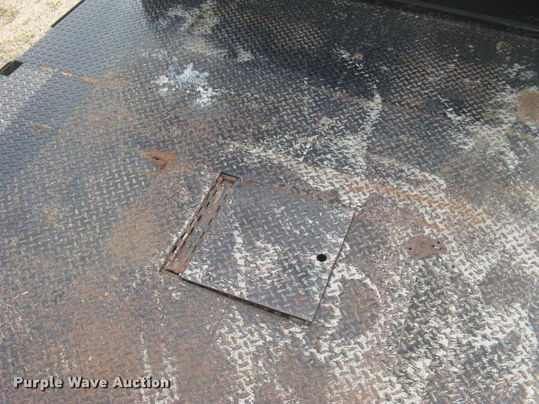 image for item L3903 2004 Ford F350 Super Duty XLT flatbed pickup truck