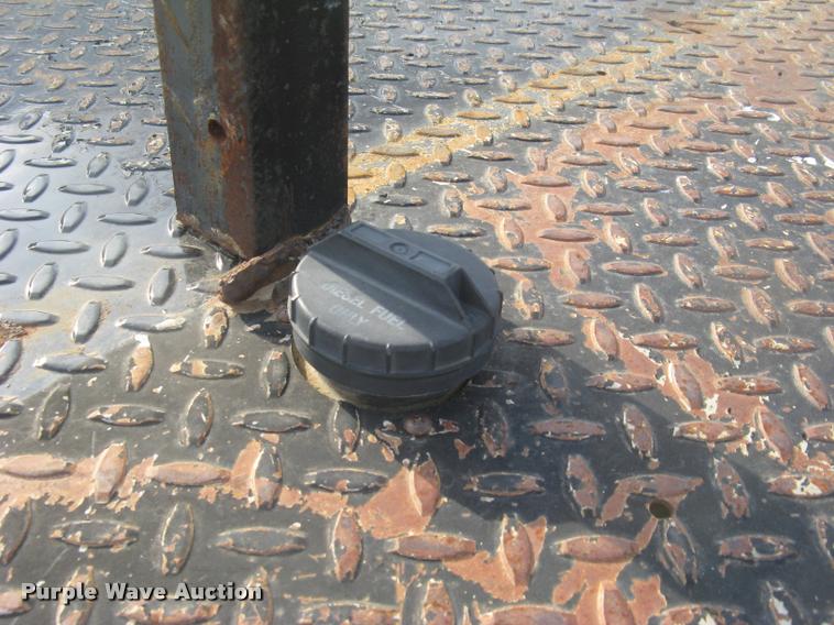 image for item L3903 2004 Ford F350 Super Duty XLT flatbed pickup truck