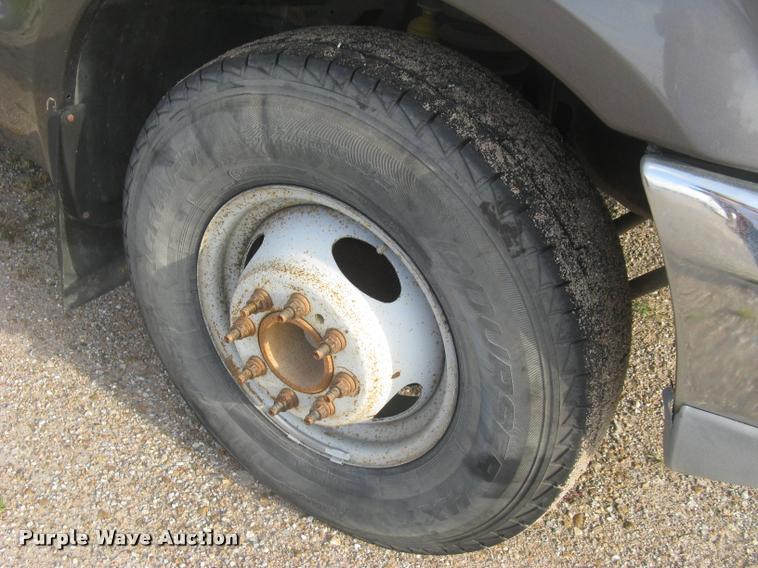 image for item L3903 2004 Ford F350 Super Duty XLT flatbed pickup truck