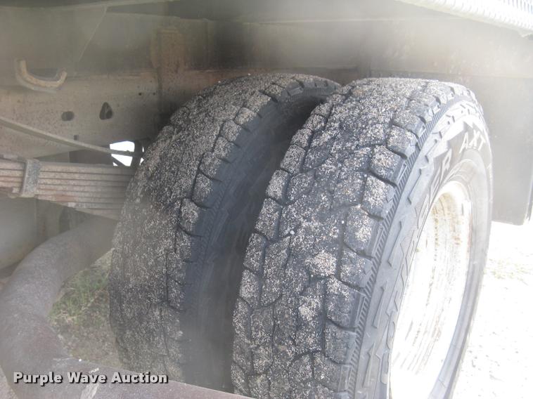 image for item L3903 2004 Ford F350 Super Duty XLT flatbed pickup truck