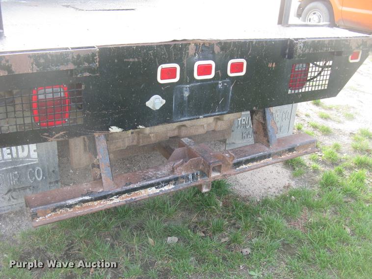 image for item L3903 2004 Ford F350 Super Duty XLT flatbed pickup truck