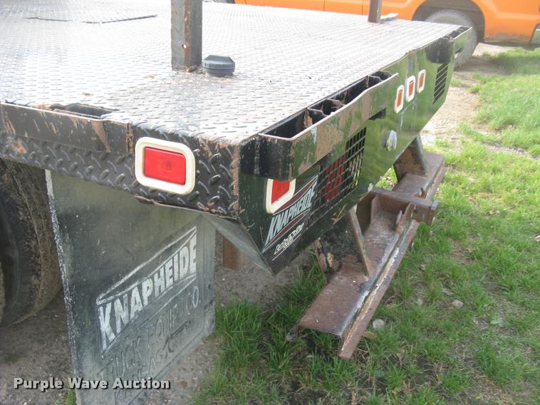 image for item L3903 2004 Ford F350 Super Duty XLT flatbed pickup truck