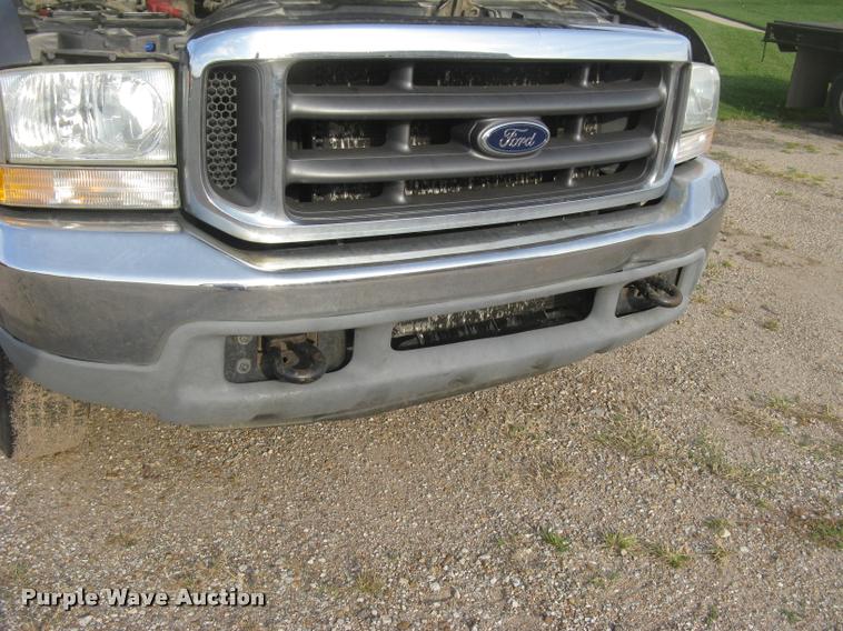 image for item L3903 2004 Ford F350 Super Duty XLT flatbed pickup truck