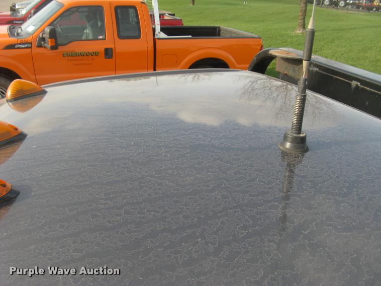 image for item L3903 2004 Ford F350 Super Duty XLT flatbed pickup truck