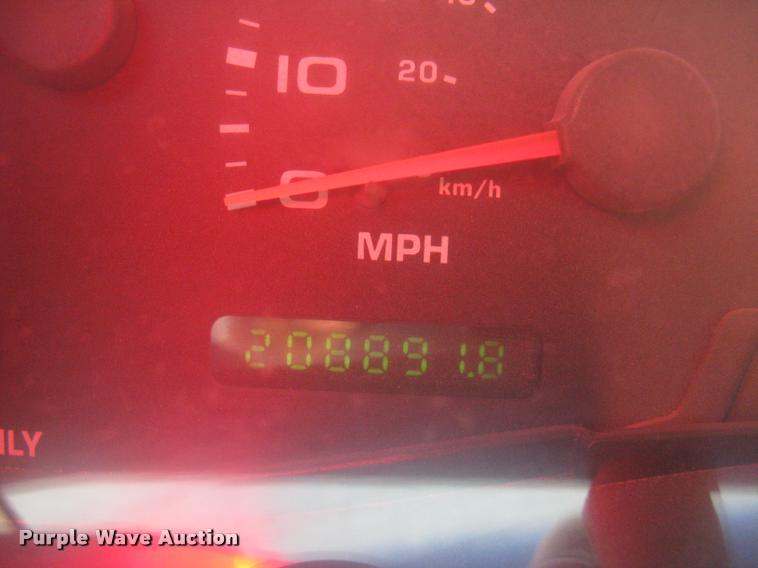 image for item L3903 2004 Ford F350 Super Duty XLT flatbed pickup truck