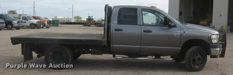 image for item L3905 2008 Dodge Ram 3500HD SLT Quad Cab flatbed pickup truck