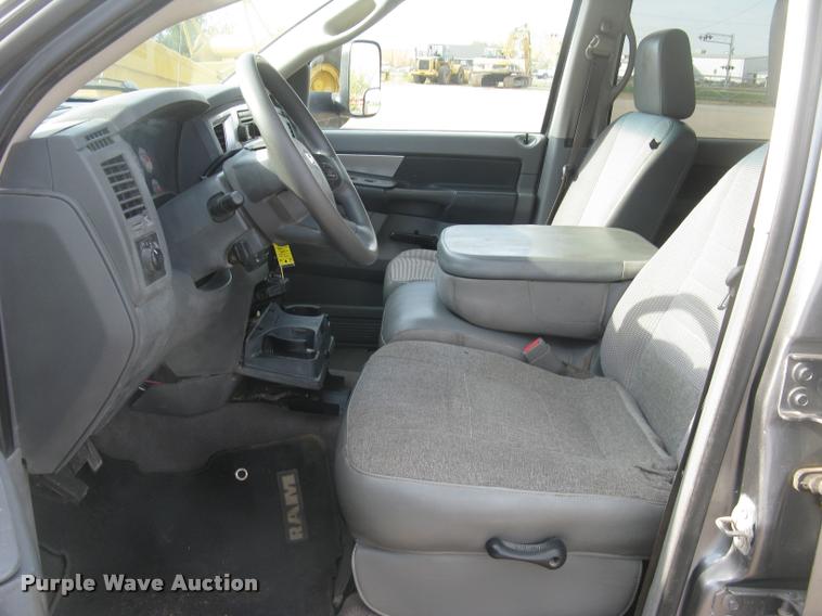 image for item L3905 2008 Dodge Ram 3500HD SLT Quad Cab flatbed pickup truck