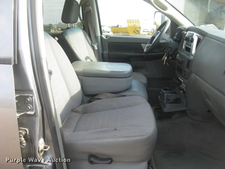 image for item L3905 2008 Dodge Ram 3500HD SLT Quad Cab flatbed pickup truck