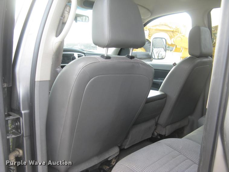 image for item L3905 2008 Dodge Ram 3500HD SLT Quad Cab flatbed pickup truck