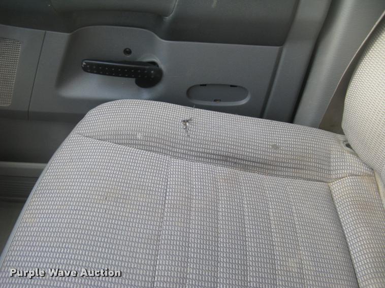 image for item L3905 2008 Dodge Ram 3500HD SLT Quad Cab flatbed pickup truck