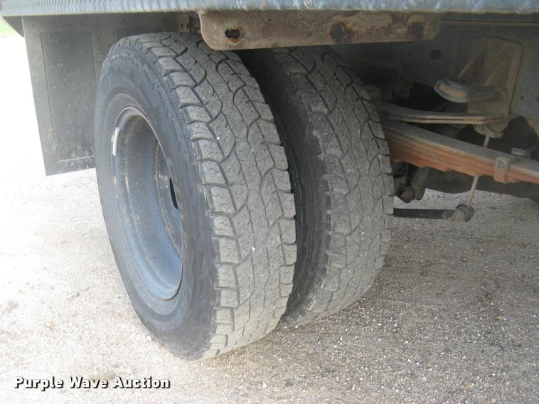 image for item L3905 2008 Dodge Ram 3500HD SLT Quad Cab flatbed pickup truck