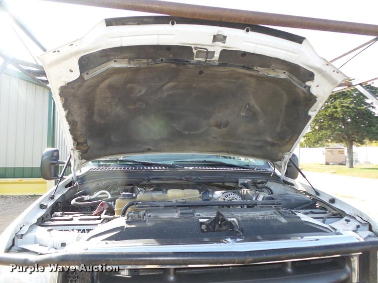 image for item L4100 1999 Ford F550 Super Duty XLT Crew Cab flatbed truck