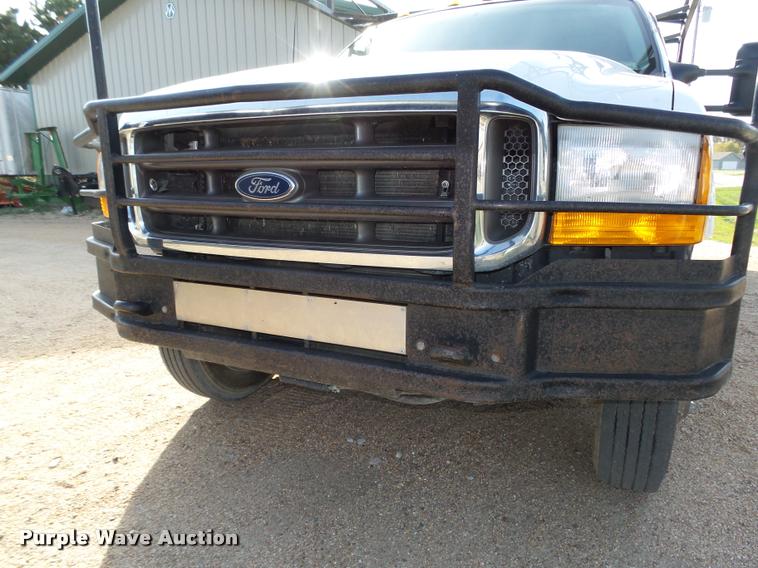 image for item L4100 1999 Ford F550 Super Duty XLT Crew Cab flatbed truck