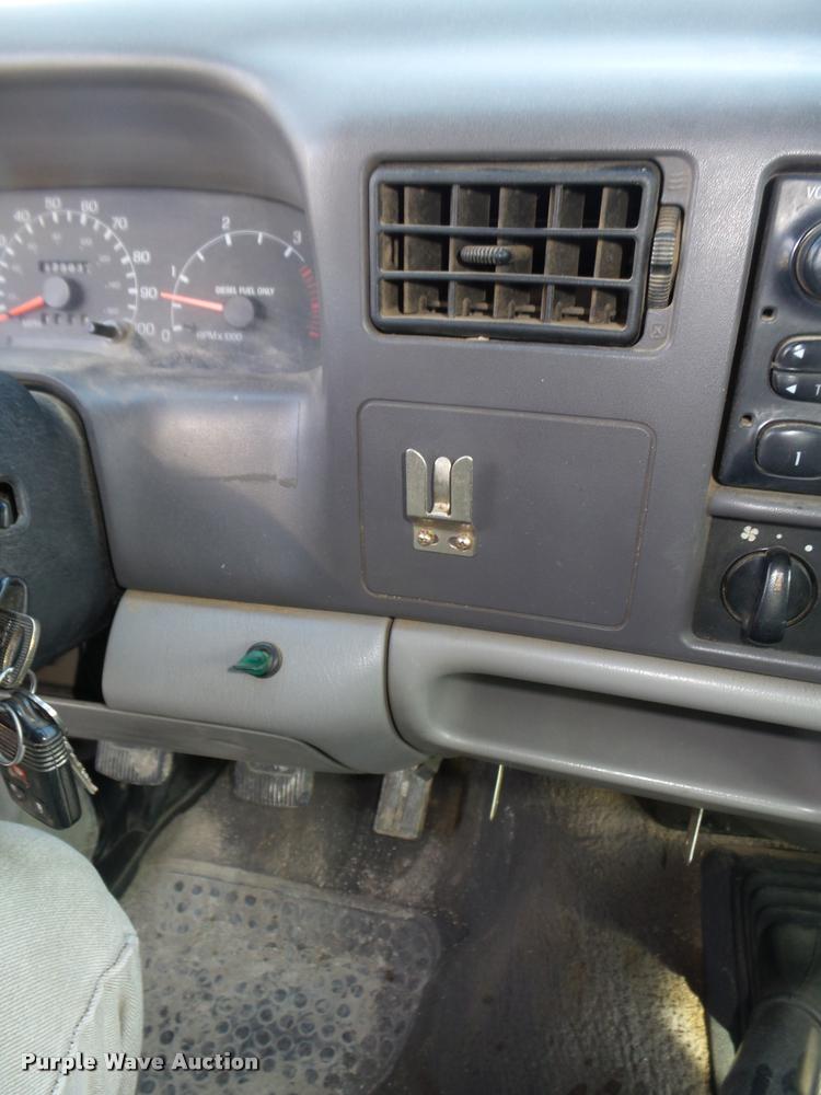 image for item L4100 1999 Ford F550 Super Duty XLT Crew Cab flatbed truck