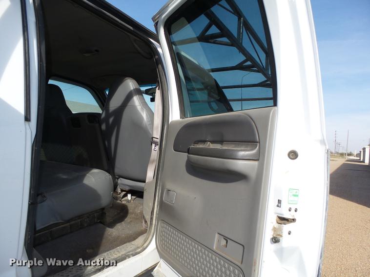 image for item L4100 1999 Ford F550 Super Duty XLT Crew Cab flatbed truck