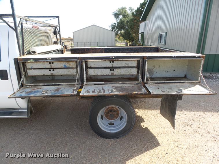 image for item L4100 1999 Ford F550 Super Duty XLT Crew Cab flatbed truck