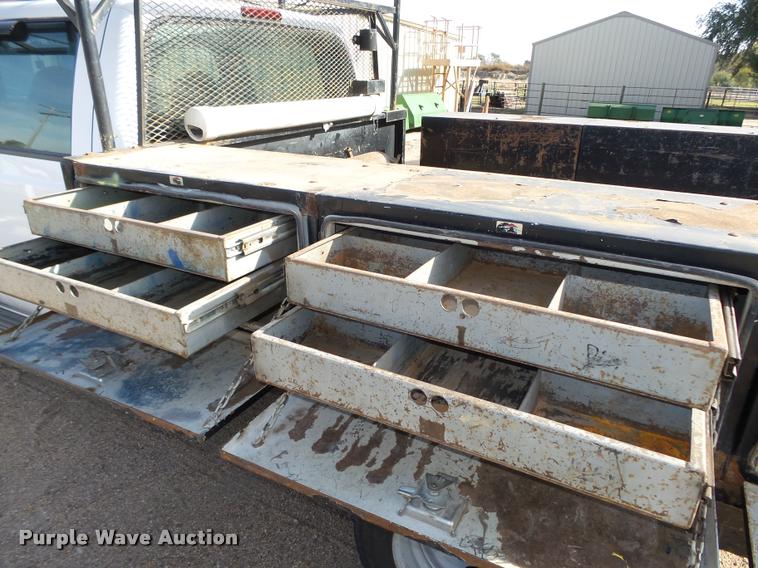 image for item L4100 1999 Ford F550 Super Duty XLT Crew Cab flatbed truck