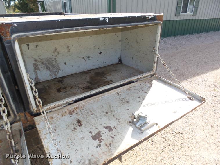 image for item L4100 1999 Ford F550 Super Duty XLT Crew Cab flatbed truck