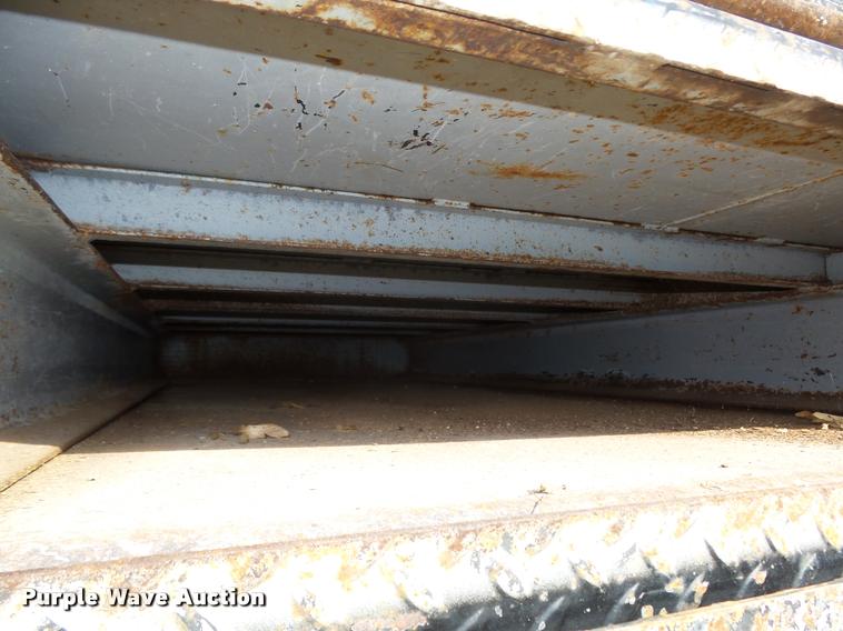 image for item L4100 1999 Ford F550 Super Duty XLT Crew Cab flatbed truck