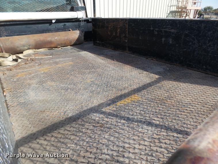 image for item L4100 1999 Ford F550 Super Duty XLT Crew Cab flatbed truck