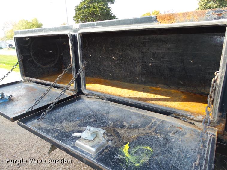 image for item L4100 1999 Ford F550 Super Duty XLT Crew Cab flatbed truck