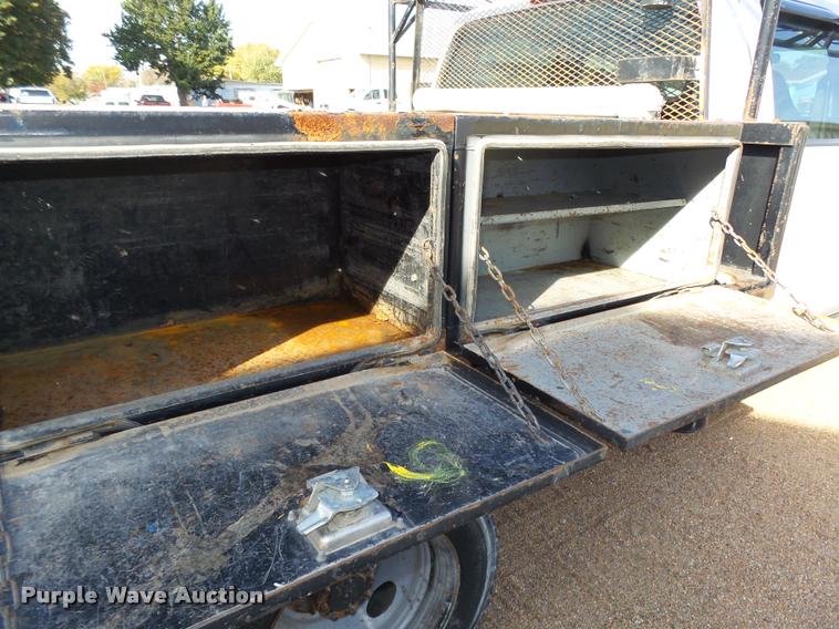 image for item L4100 1999 Ford F550 Super Duty XLT Crew Cab flatbed truck