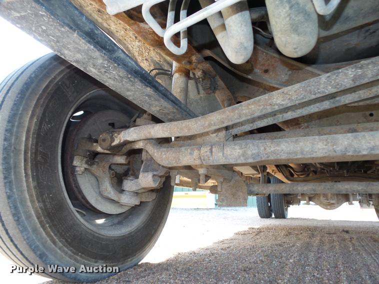 image for item L4100 1999 Ford F550 Super Duty XLT Crew Cab flatbed truck