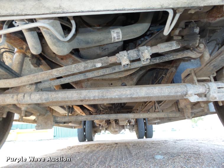 image for item L4100 1999 Ford F550 Super Duty XLT Crew Cab flatbed truck