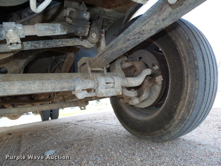 image for item L4100 1999 Ford F550 Super Duty XLT Crew Cab flatbed truck