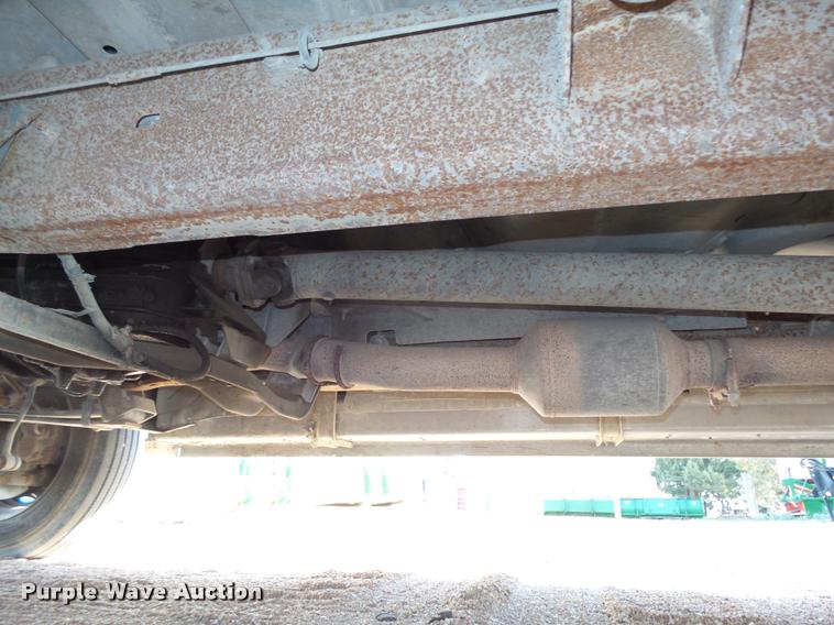 image for item L4100 1999 Ford F550 Super Duty XLT Crew Cab flatbed truck