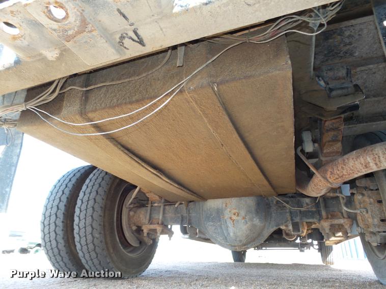 image for item L4100 1999 Ford F550 Super Duty XLT Crew Cab flatbed truck