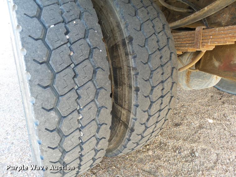 image for item L4100 1999 Ford F550 Super Duty XLT Crew Cab flatbed truck