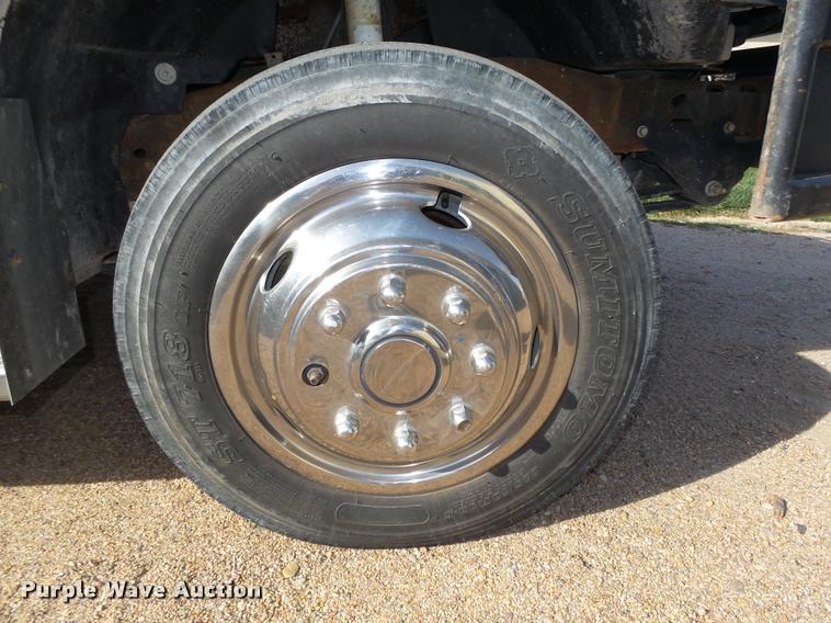 image for item L4100 1999 Ford F550 Super Duty XLT Crew Cab flatbed truck