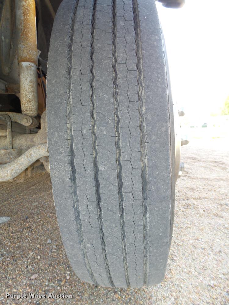 image for item L4100 1999 Ford F550 Super Duty XLT Crew Cab flatbed truck