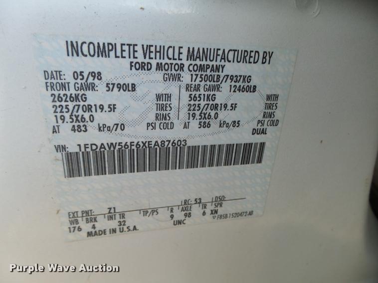 image for item L4100 1999 Ford F550 Super Duty XLT Crew Cab flatbed truck