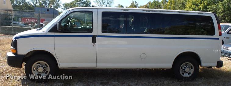 image for item L4359 2008 Chevrolet Express van
