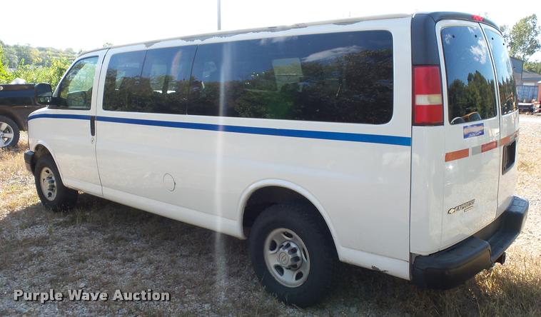 image for item L4359 2008 Chevrolet Express van