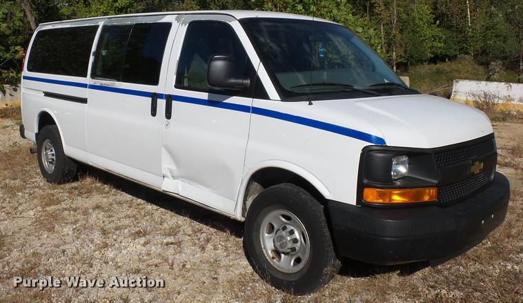 image for item L4359 2008 Chevrolet Express van