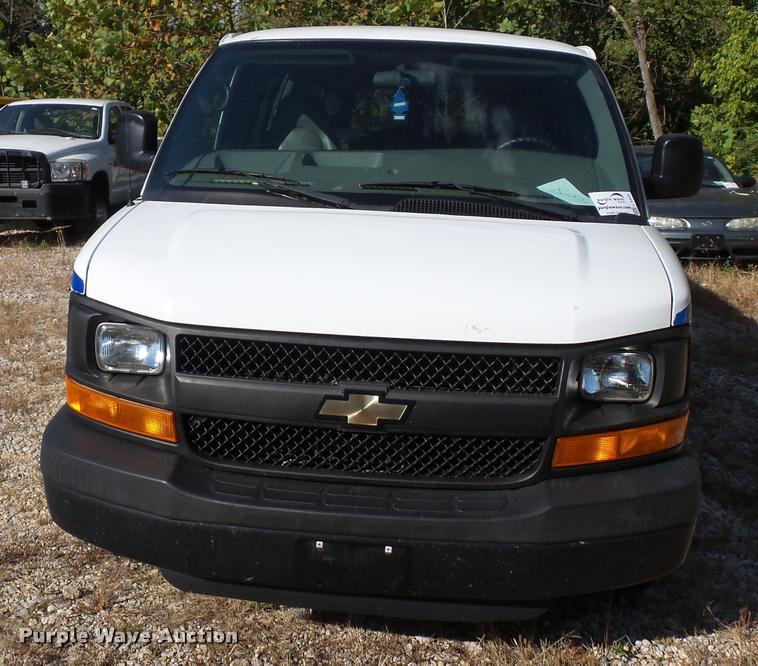 image for item L4359 2008 Chevrolet Express van