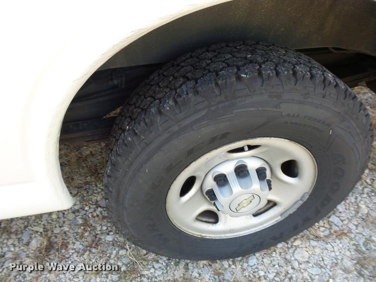 image for item L4359 2008 Chevrolet Express van